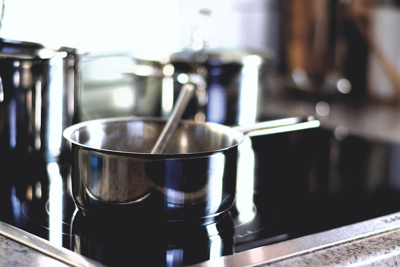 Cucinare a induzione o a gas: quale costa davvero di più