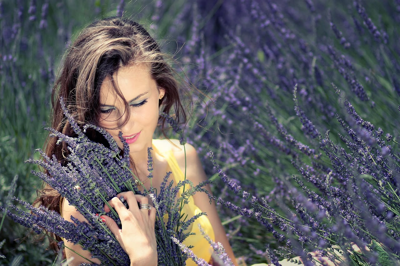 Profumi che rilassano in casa: lavanda, gelsomino e altri alleati