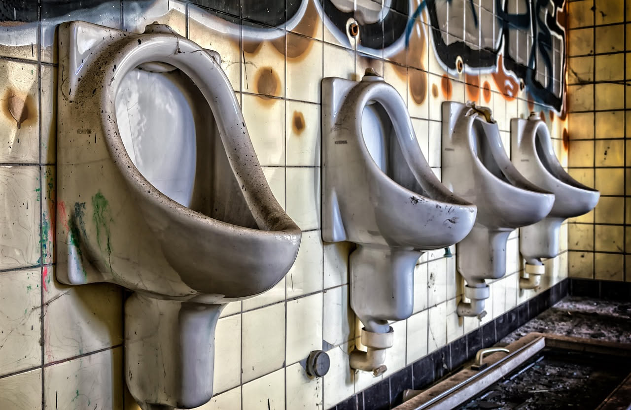 Il bidet italiano: come la ceramica definisce i confini di una cultura