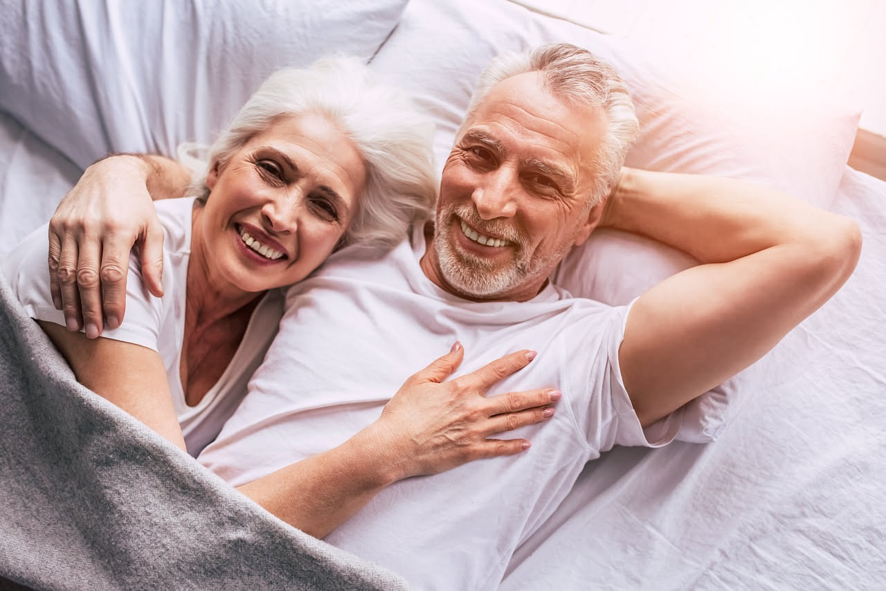 Stretching al mattino: tre esercizi nel letto prima di alzarsi