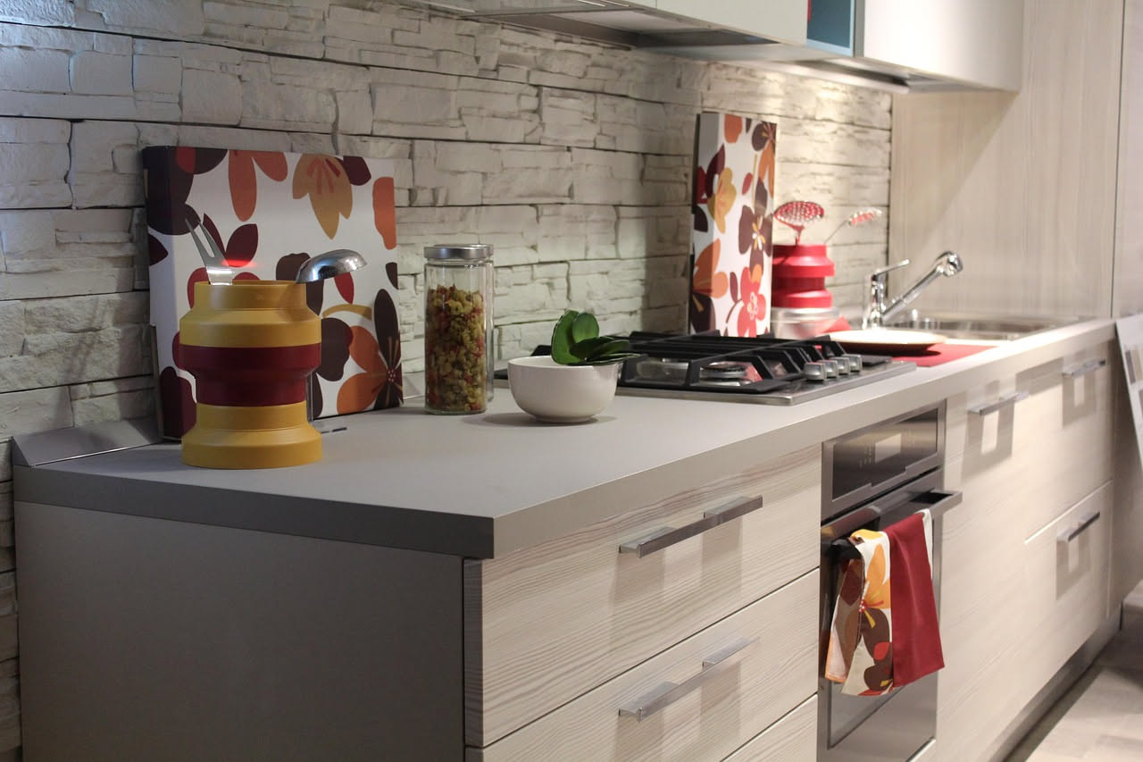 Maniglia del pensile che cade: come ripararla da solo in cucina