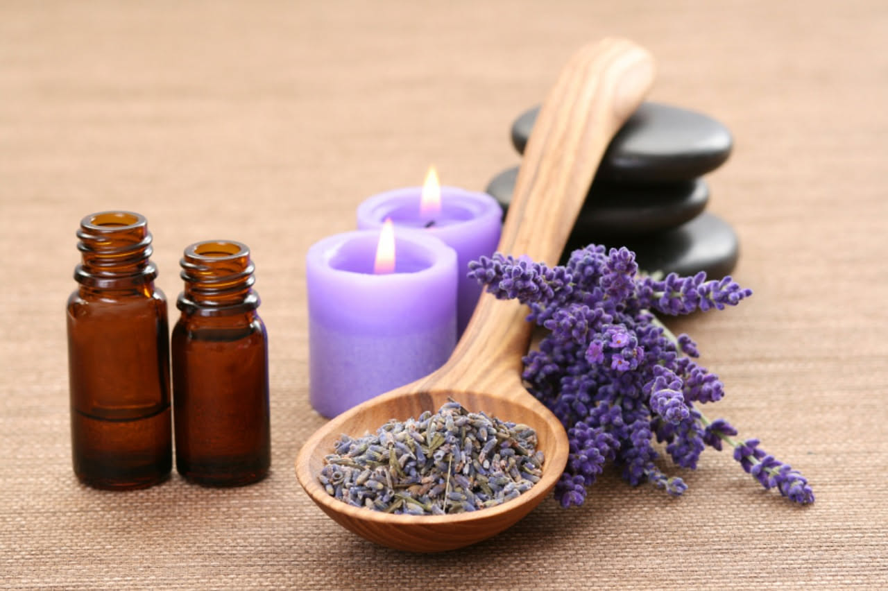 Pediluvio con bicarbonato e lavanda: il rito serale contro gli odori