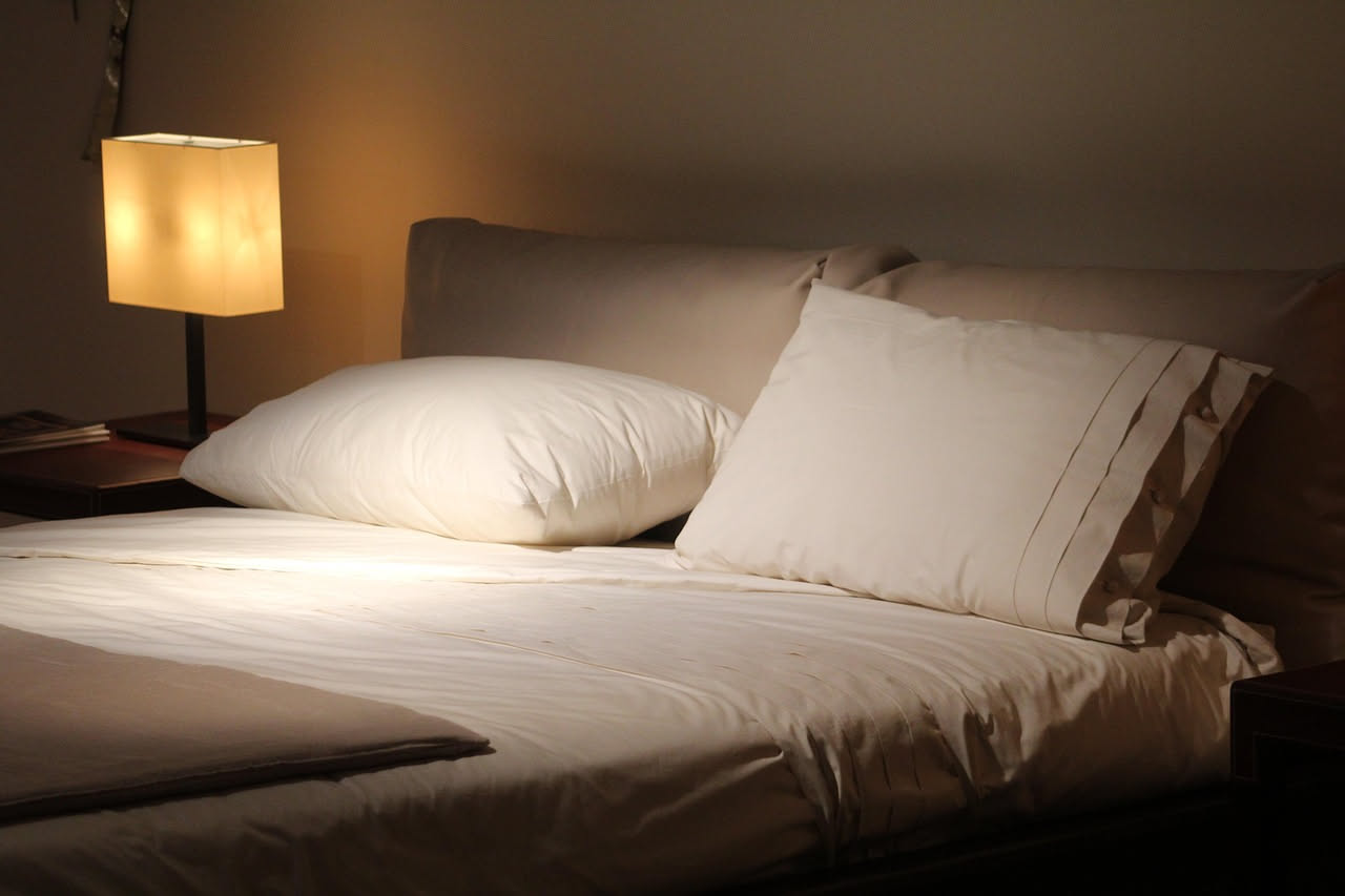Camera da letto: i 5 oggetti che migliorano davvero la qualità del sonno