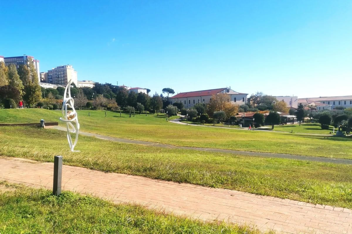 Giardini condivisi in condominio: quando i vicini coltivano insieme