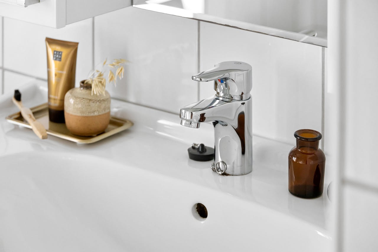 Tappo del lavabo rotto: come sostituirlo senza chiamare l idraulico